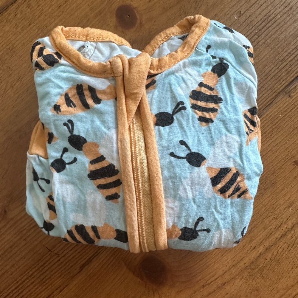 Little Ones Busy Bee Zippy. EUC